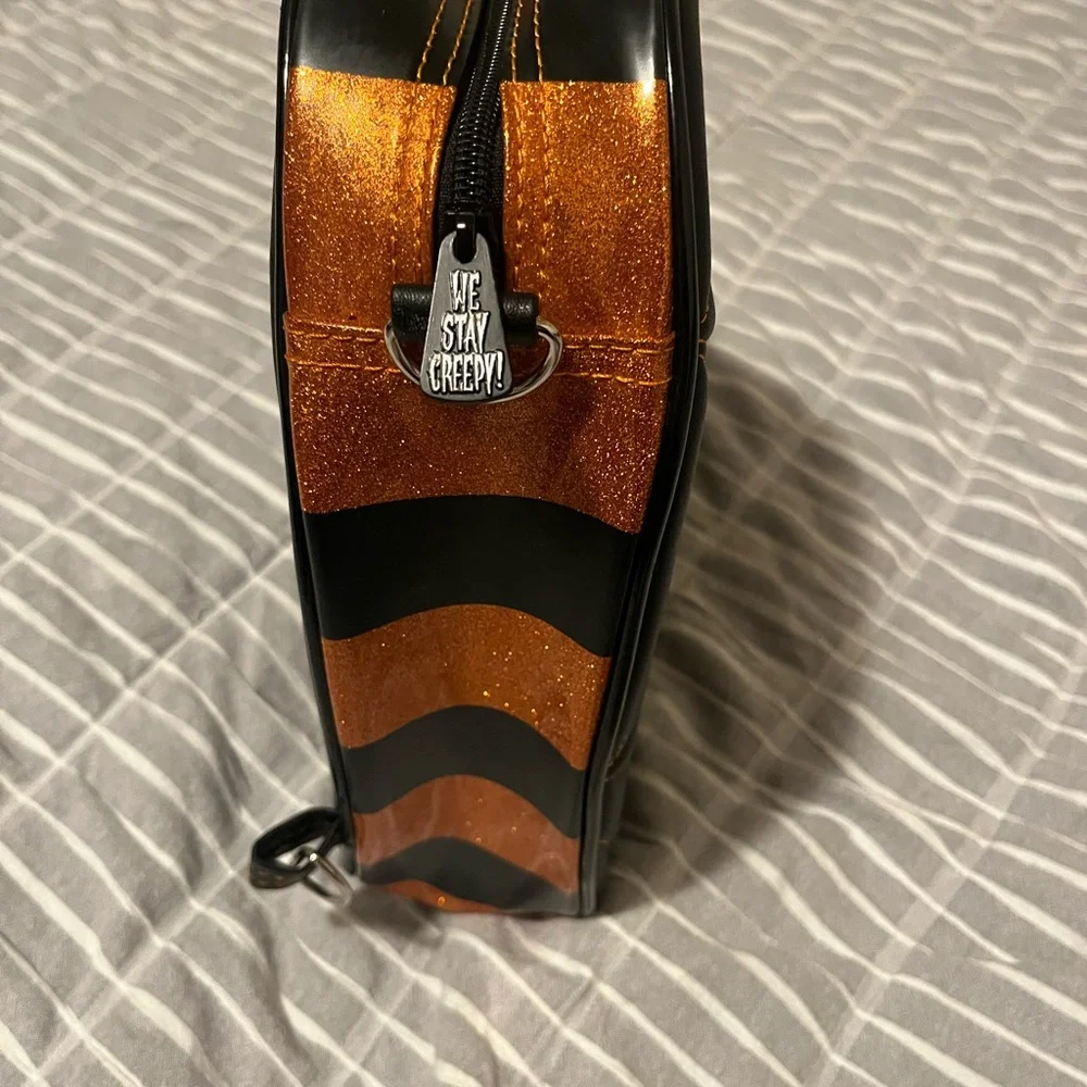 Love Pain & Stitches spiderweb heart bag - Picture 2 of 5